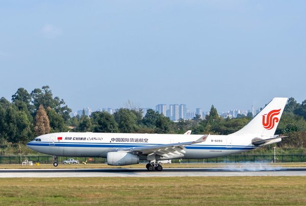 Comment organiser un camping pour une expédition de spéléologie en Nouvelle-Guinée?